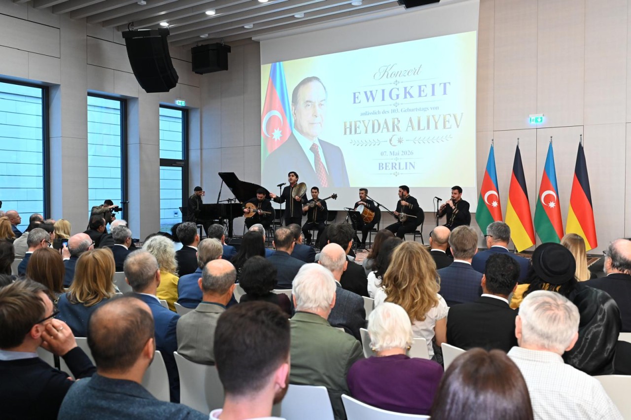 Soydaşlarımız Heydər Əliyevin əziz xatirəsini ehtiramla yad ediblər - FOTOLAR